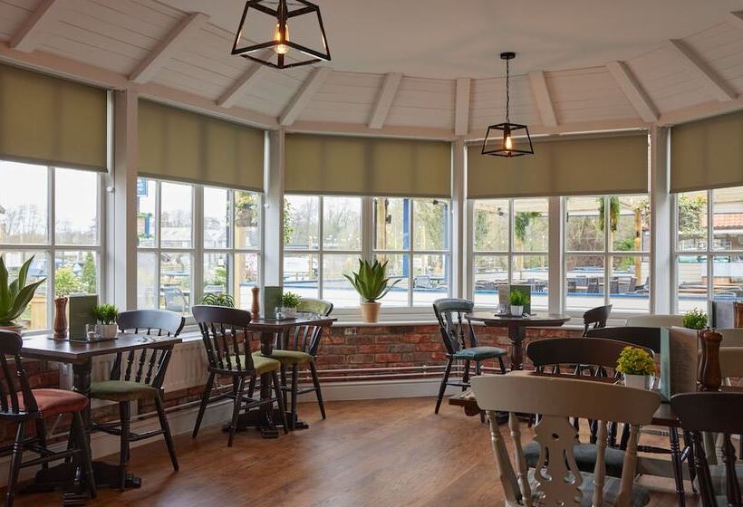فندق The Kings Head Wroxham By Greene King Inns