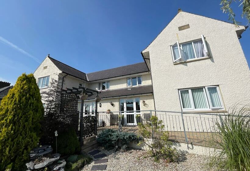 مبيت وإفطار Bojangles Guest House