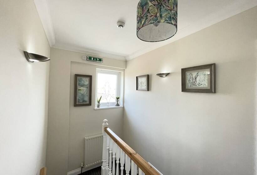 مبيت وإفطار Bojangles Guest House