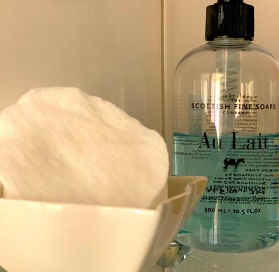 민박 Carlton Lodge