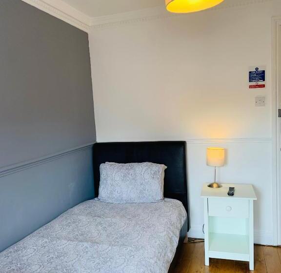 צימר Circle Guest House Bed Only