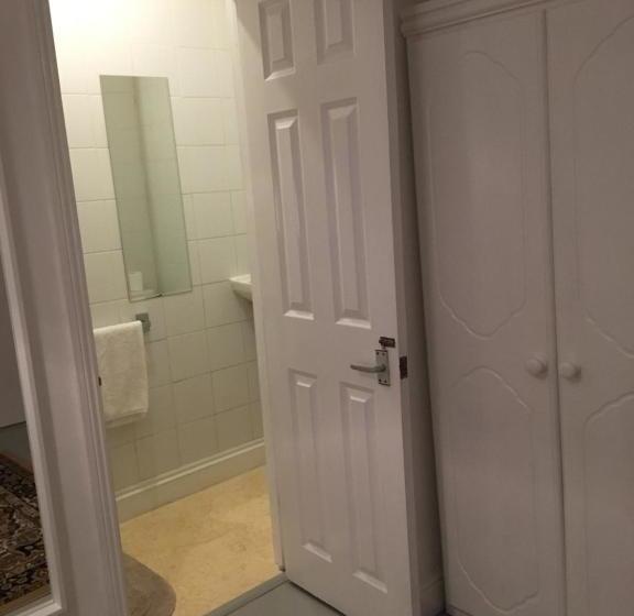 צימר Circle Guest House Bed Only