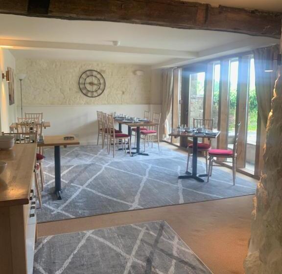 تختخواب و صبحانه Fiddleback Farm