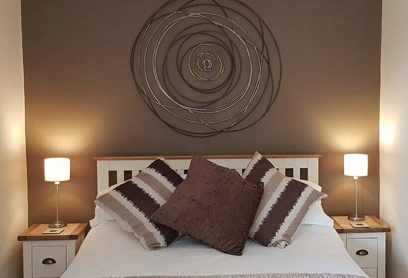 Bed and Breakfast The Greyhound Inn