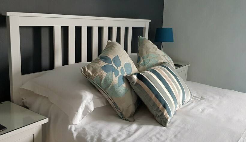 Bed and Breakfast The Greyhound Inn