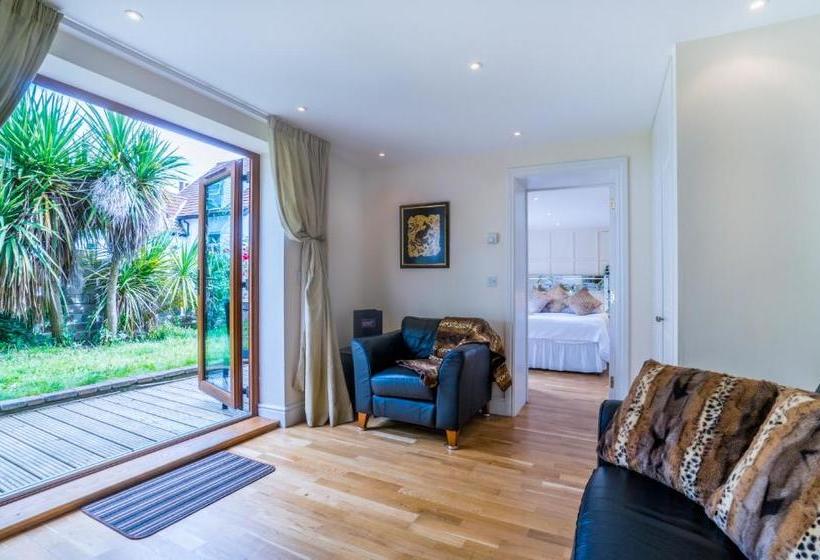 צימר Westwood Guest House