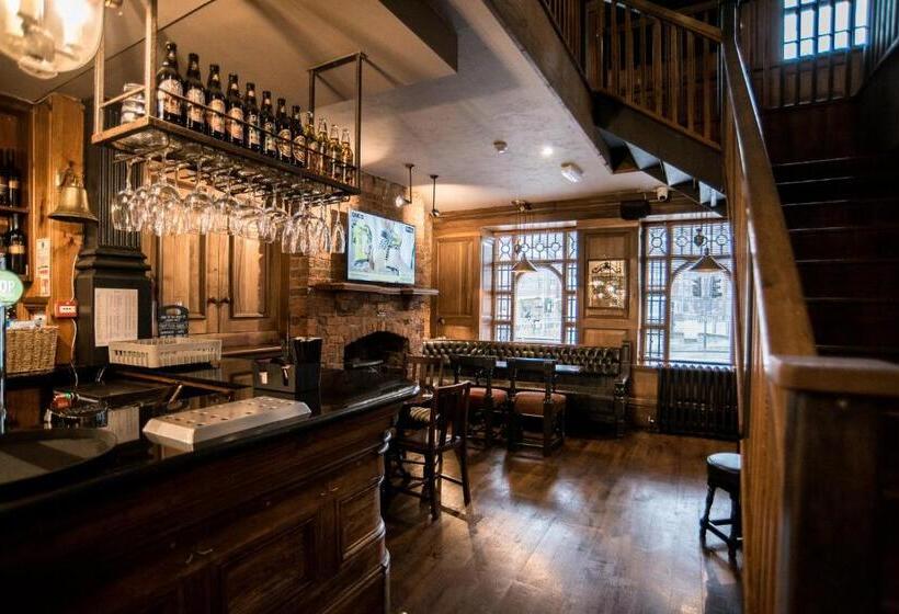 هتل Lower Turks Head