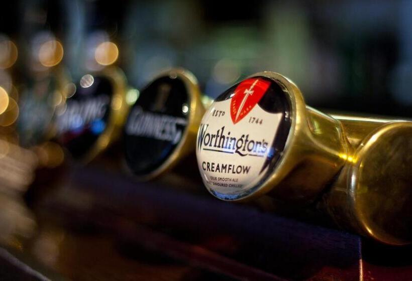 בית מלון כפרי The White Lion