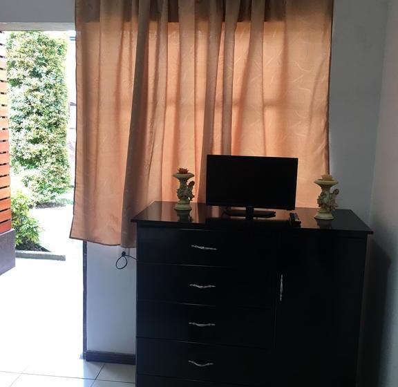 هاستل The Backpacker Hostal