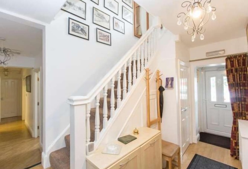 تختخواب و صبحانه Station Approach