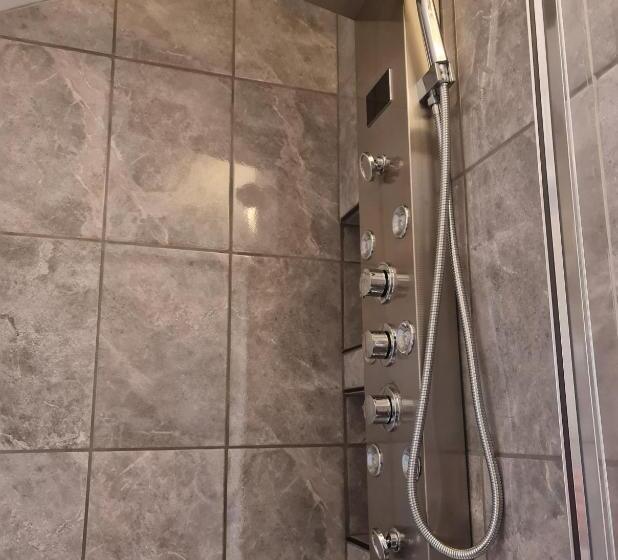 민박 Ternhill Farm House   5 Star Guest Accommodation With Optional Award Winning Breakfast