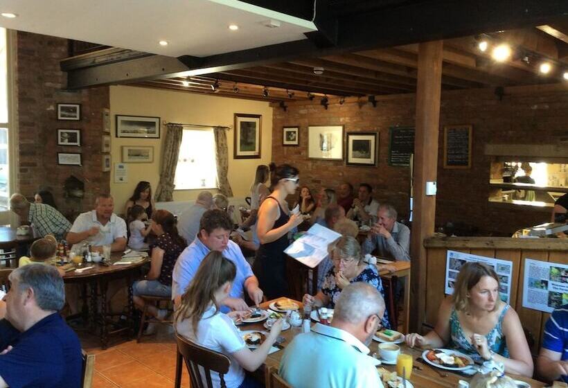 مبيت وإفطار The Farm Burscough