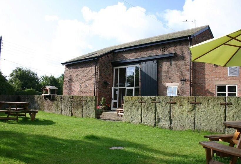 مبيت وإفطار The Farm Burscough