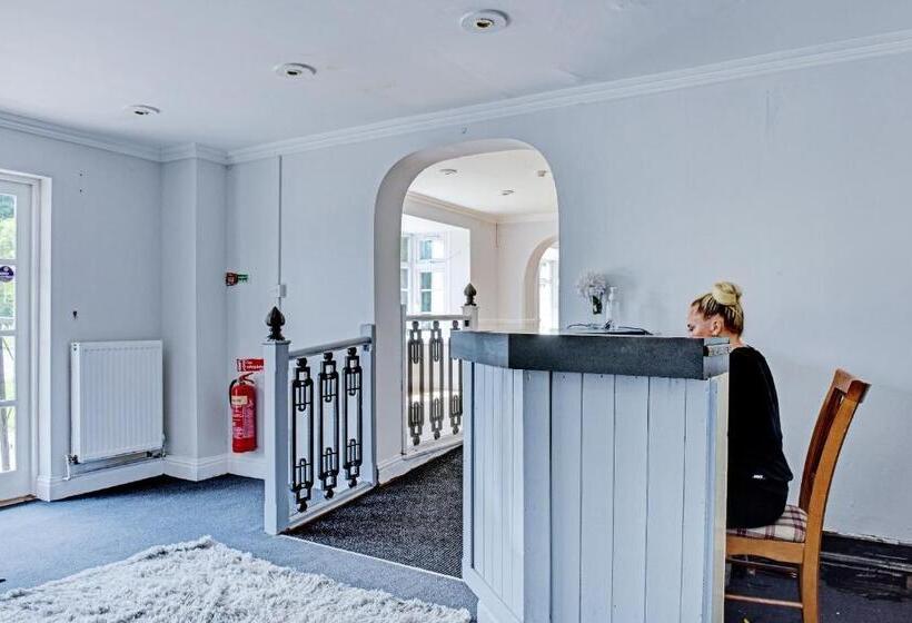 مبيت وإفطار The Gables Hotel, Birmingham Airport