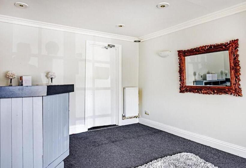مبيت وإفطار The Gables Hotel, Birmingham Airport