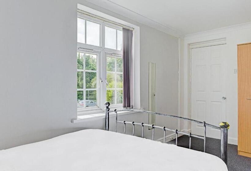 مبيت وإفطار The Gables Hotel, Birmingham Airport
