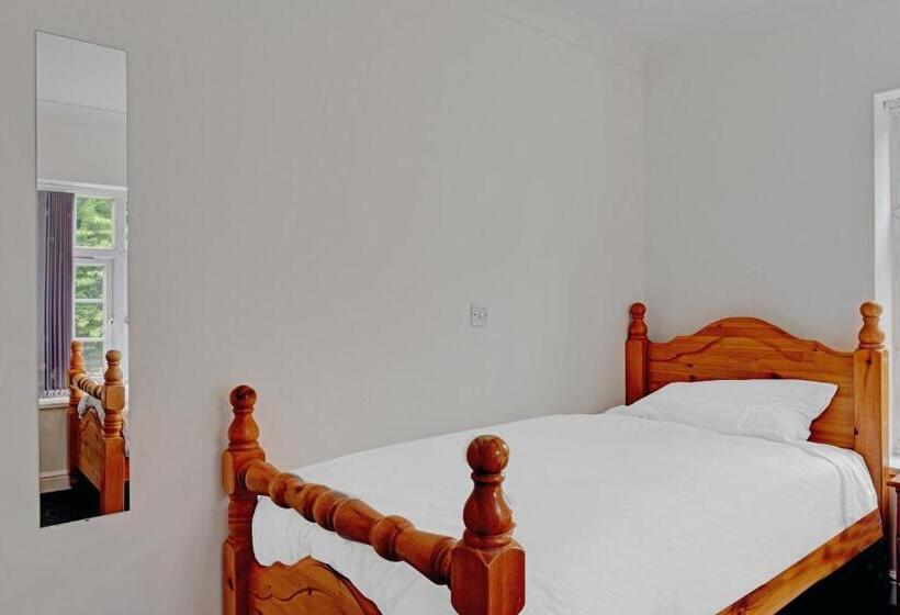مبيت وإفطار The Gables Hotel, Birmingham Airport