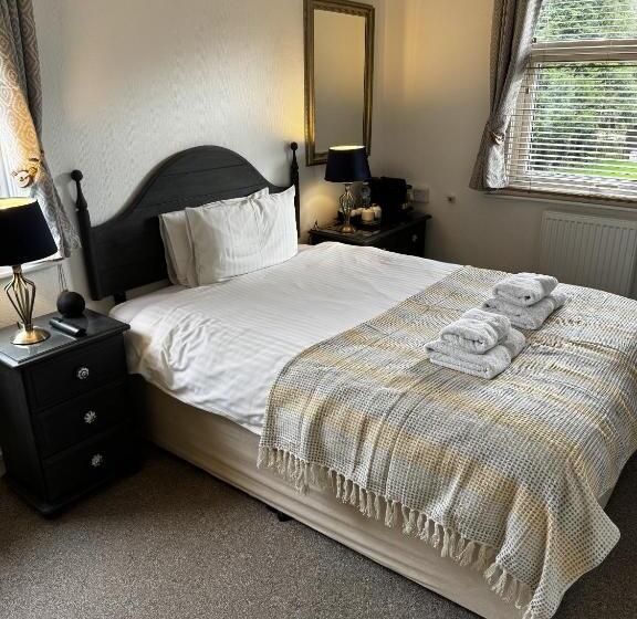 Bed and Breakfast Watermead House