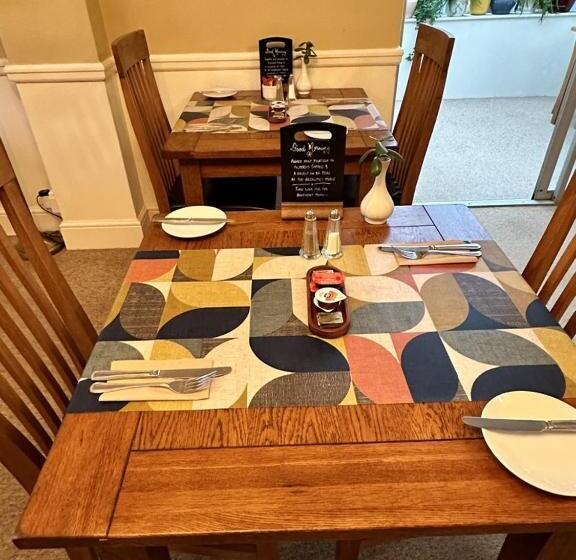Bed and Breakfast Watermead House