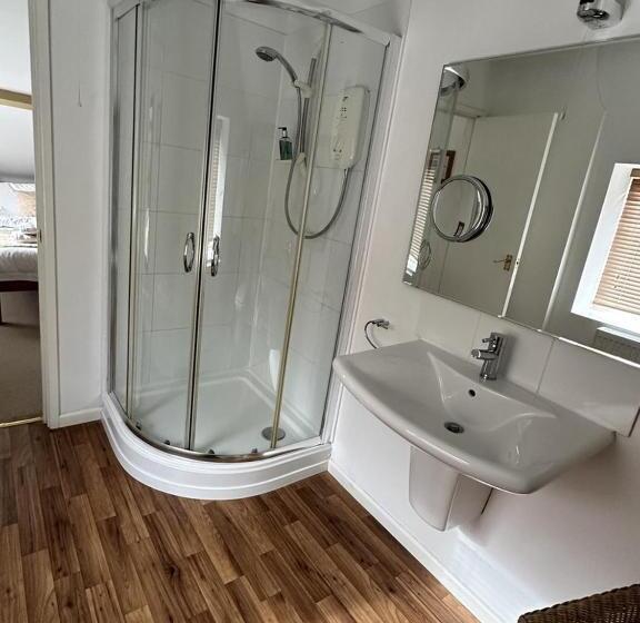 Bed and Breakfast Watermead House