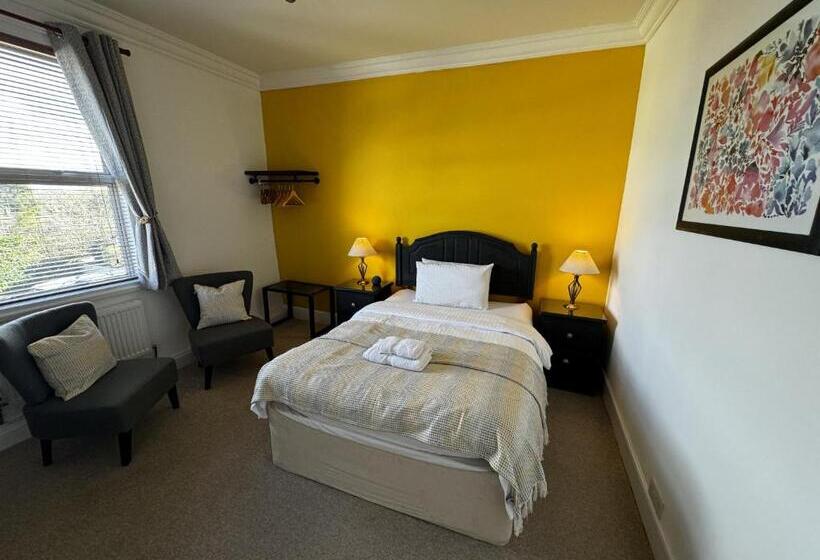 Bed and Breakfast Watermead House