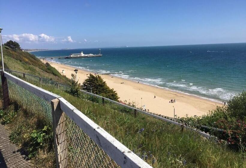 בית מלון כפרי Kensington