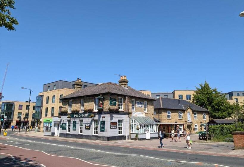 בית מלון כפרי The Earl Of Derby