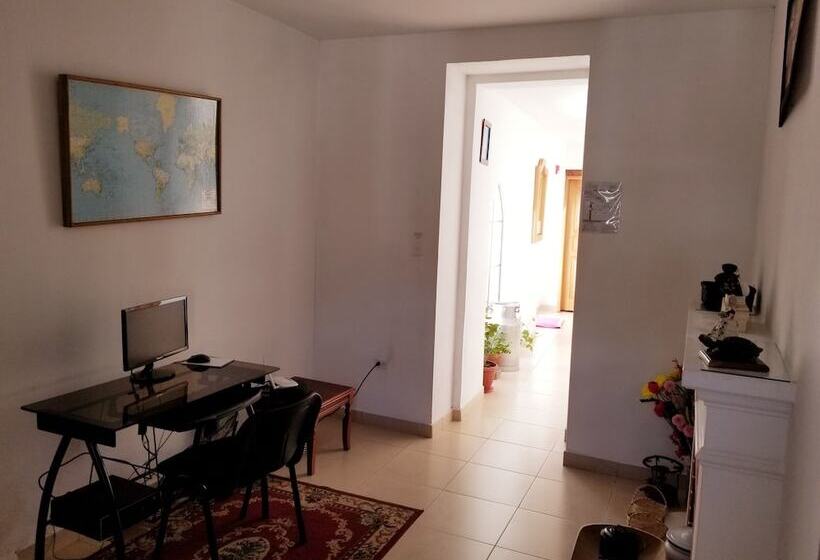 هاستل Heritage Inn