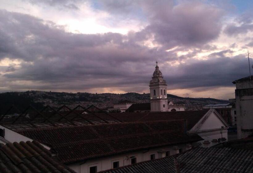 هتل Hostal Yumbo Imperial