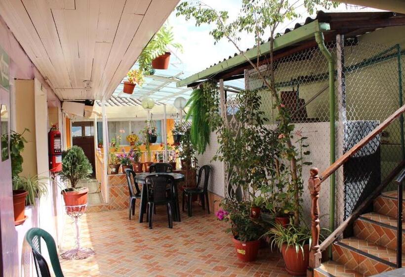 هتل Hostal Yumbo Imperial