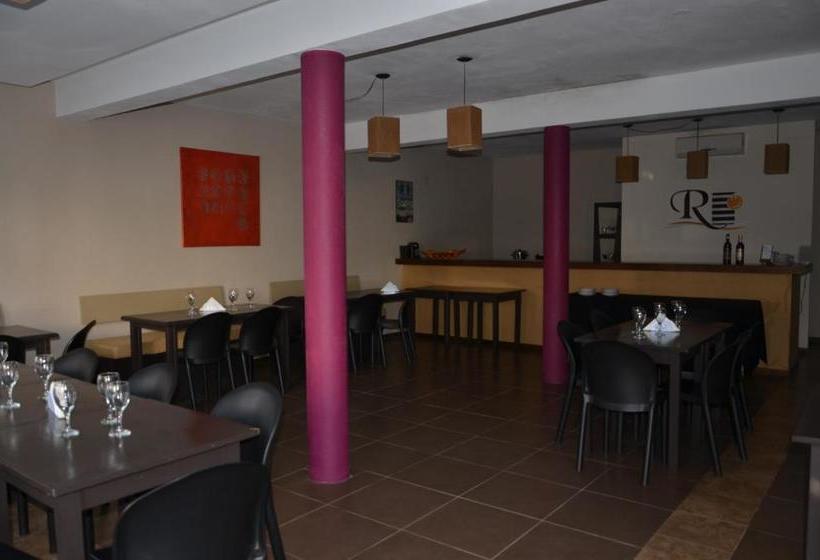 فندق Portal Del Río