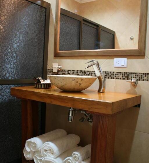 هتل Posada Del Jacarandá