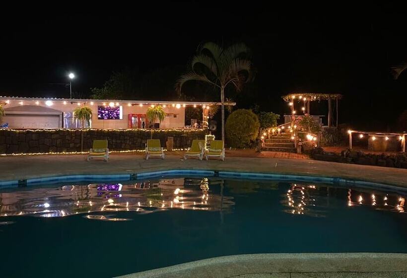 هتل Galapagos Tortuga Bay