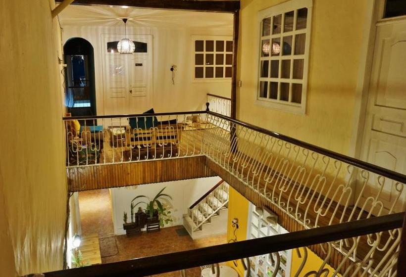هاستل Hostal Mochiliers Bed And Breakfast