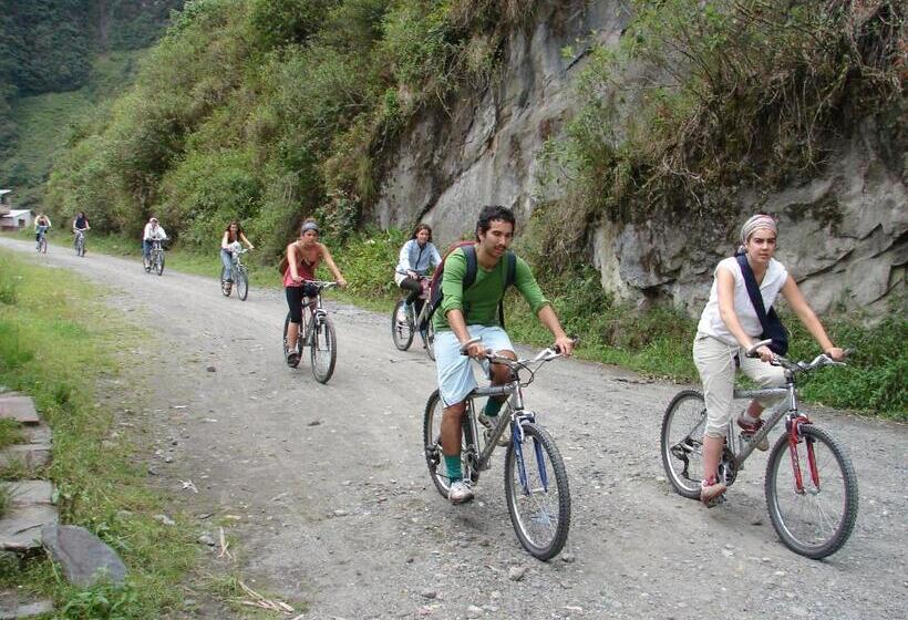 هاستل Hostal Nomada