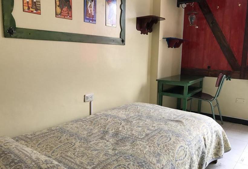 تختخواب و صبحانه Flying Donkey