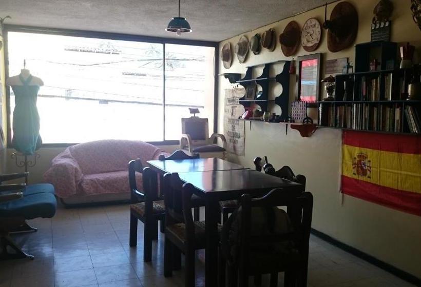 تختخواب و صبحانه Flying Donkey