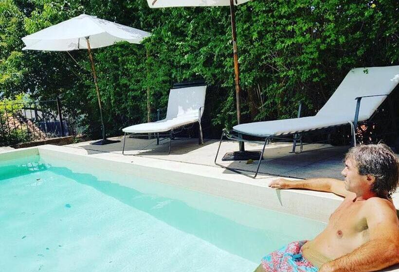 تختخواب و صبحانه Las Chirimoyas