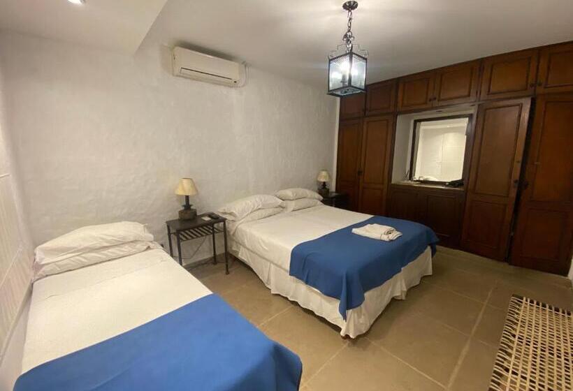 تختخواب و صبحانه Las Chirimoyas