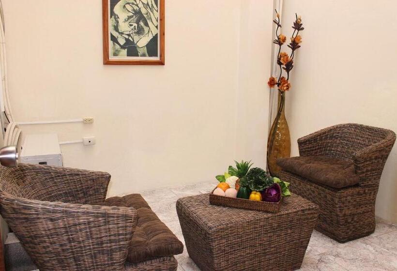 هتل Del Sol Galapagos