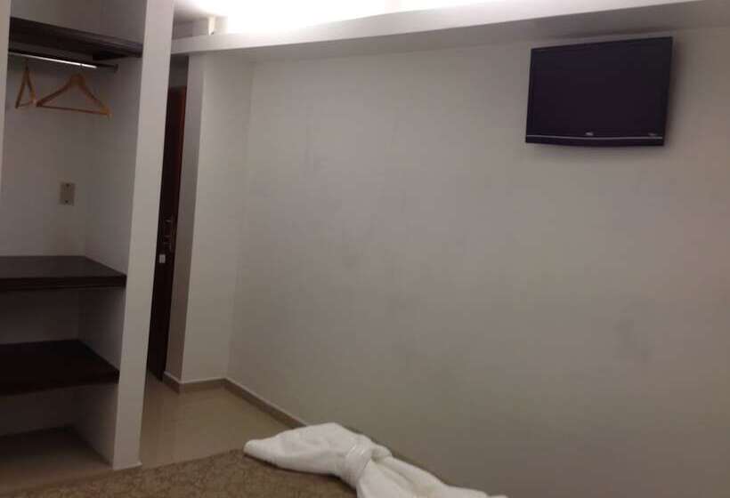 هتل Lorenzo Suites