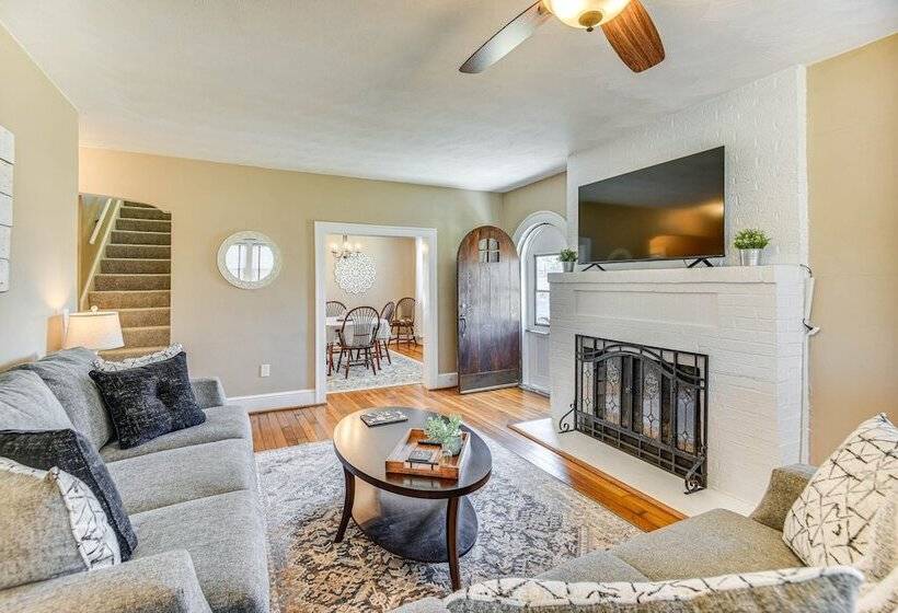 Charming Smithfield House: Walk To Downtown!