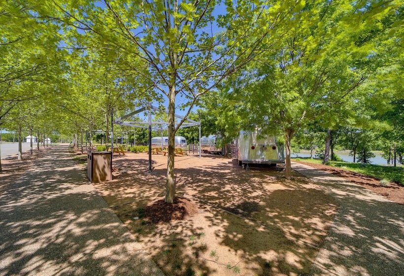 Cozy Carlton Landing Home   Pools & Lake Access