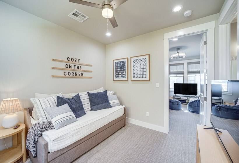 Cozy Carlton Landing Home   Pools & Lake Access