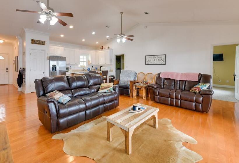 Lakefront Georgia Escape W/ Fire Pit & Boat Dock!