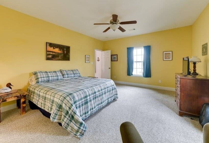Lakefront Georgia Escape W/ Fire Pit & Boat Dock!