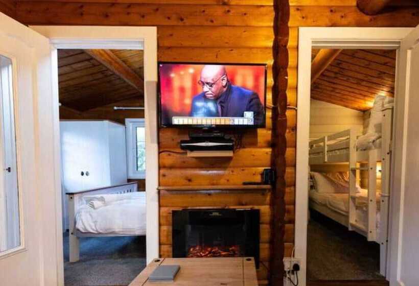 Mountain View 2 Bed Log Cabin