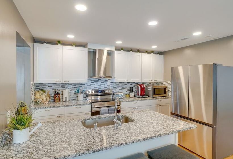 New Albany Home W/ Smart Tvs Near Ohio River!