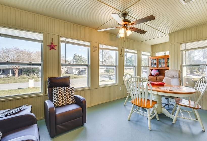 Pet Friendly Fort Walton Beach Home: 4 Mi To Ocean