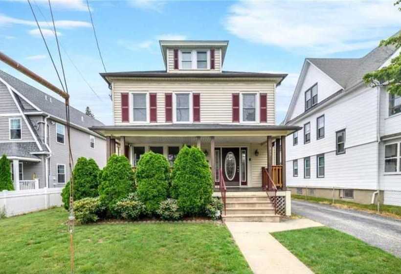 إقامة Black Rock Home   4 Bed   Jacuzzi Bath   Beach